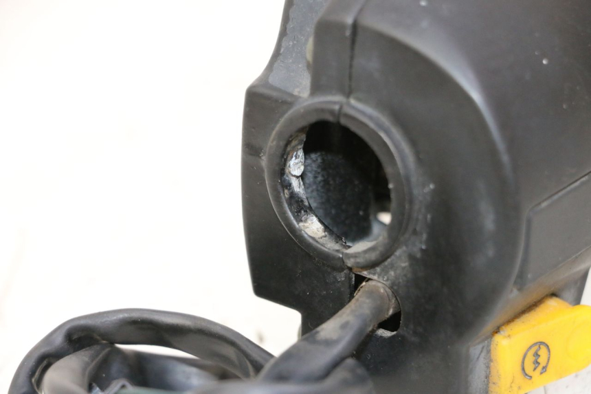 photo de COMANDO DIREITO PEUGEOT KISBEE 2T 50 (2010 - 2017) - Estado da superfície