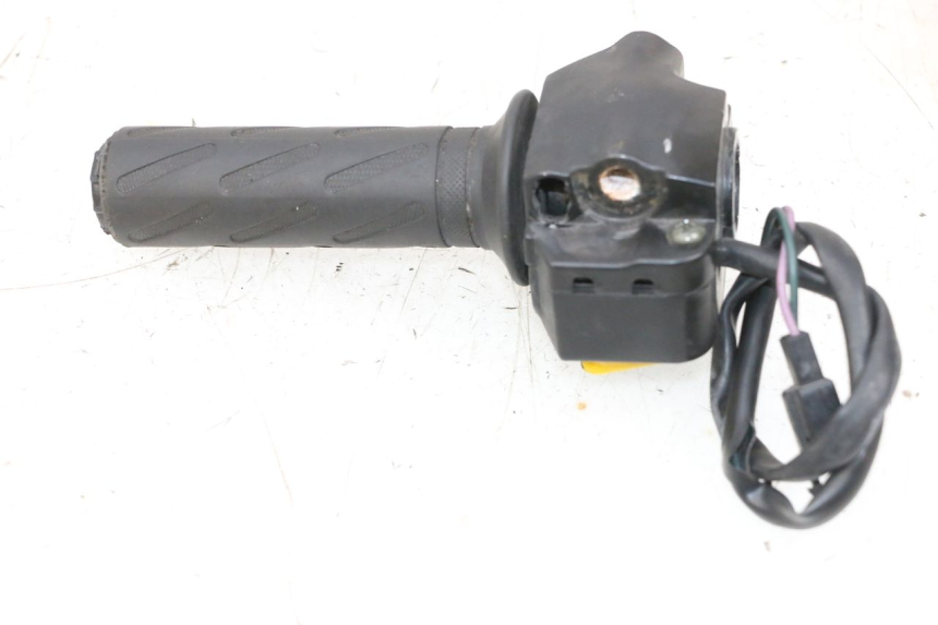 photo de COMANDO DIREITO PEUGEOT KISBEE 2T 50 (2010 - 2017) - Zoom do estado de desgaste