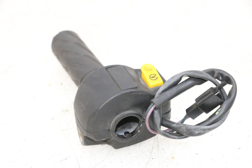 photo de COMANDO DIREITO PEUGEOT KISBEE 2T 50 (2010 - 2017) - Outro ângulo de visão