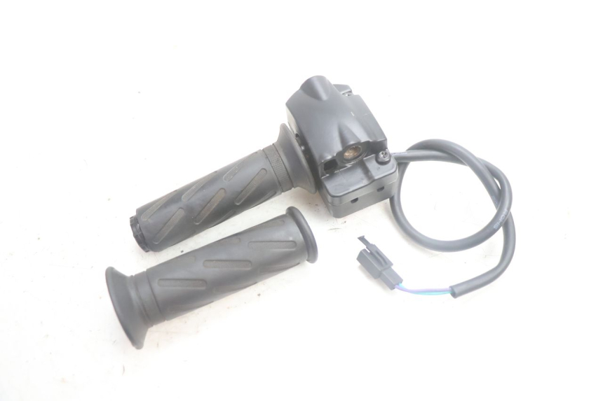 photo de COMANDO DIREITO PEUGEOT KISBEE 2T 50 (2010 - 2017) - Vista geral