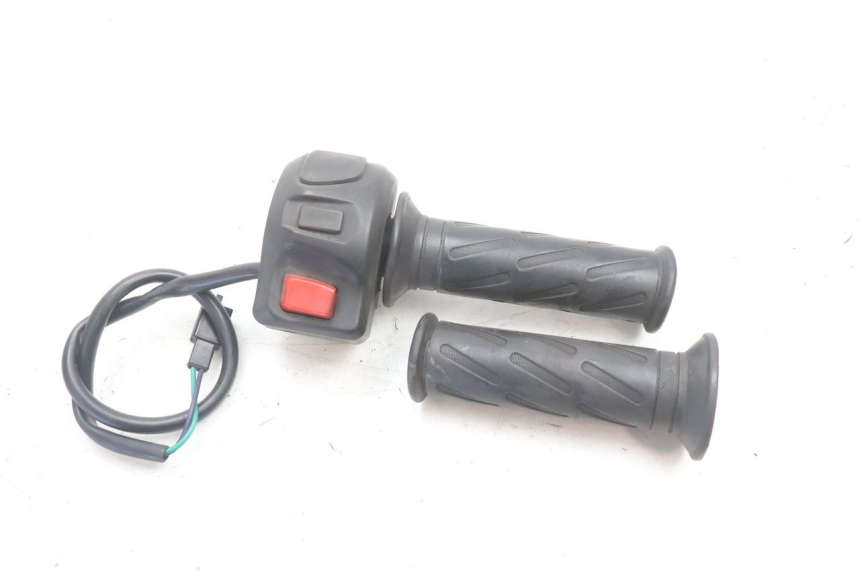 photo de COMANDO DIREITO PEUGEOT KISBEE 2T 50 (2010 - 2017) - Vista principal