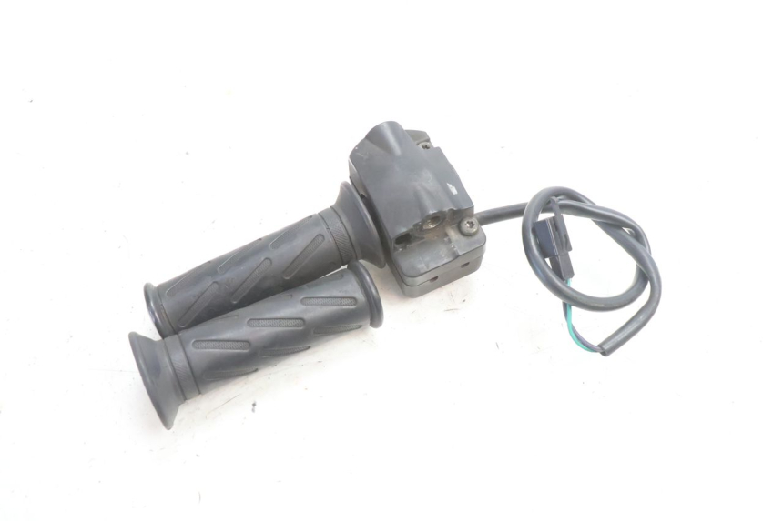 photo de COMANDO DIREITO PEUGEOT KISBEE 2T 50 (2010 - 2017) - Estado da superfície