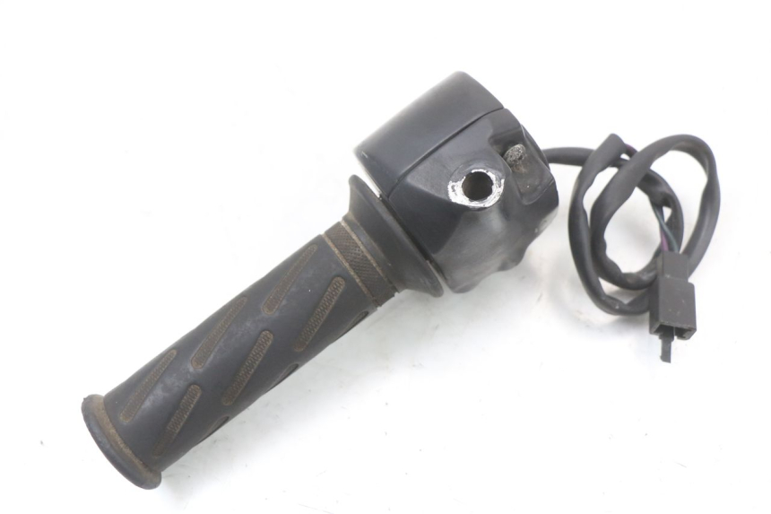 photo de COMANDO DIREITO PEUGEOT KISBEE 4T 50 (2010 - 2017) - Zoom do estado de desgaste