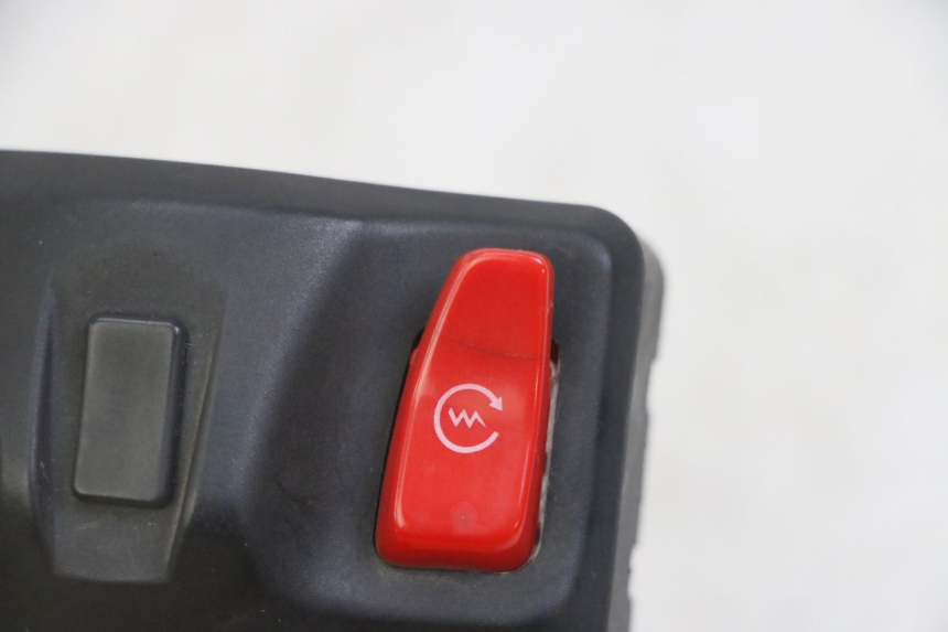 photo de COMANDO DIREITO PEUGEOT KISBEE 4T 50 (2018 - 2022) - Outro ângulo de visão