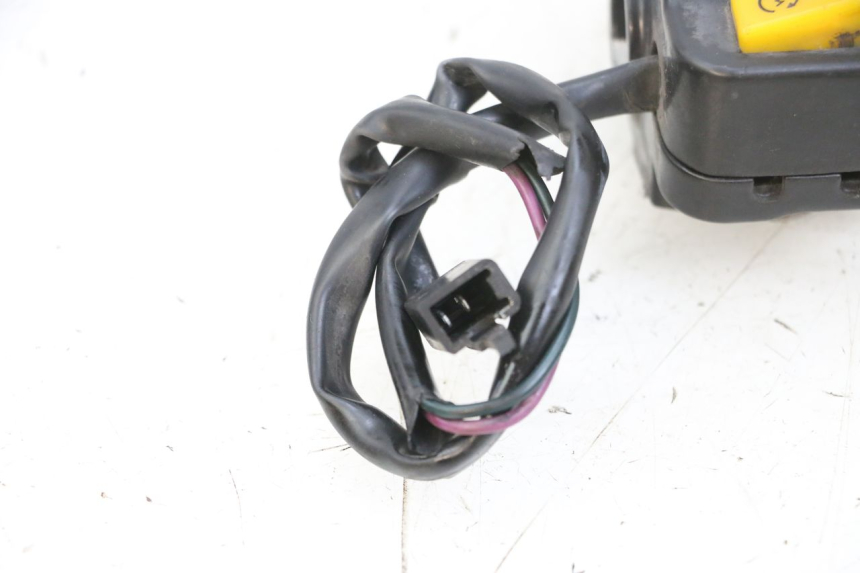 photo de COMANDO DIREITO PEUGEOT KISBEE 4T 50 (2010 - 2017) - Pontos de fixação