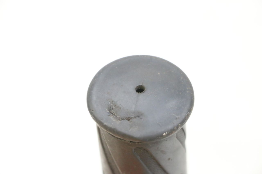 photo de COMANDO DIREITO PEUGEOT KISBEE 4T 50 (2010 - 2017) - Detalhe da peça