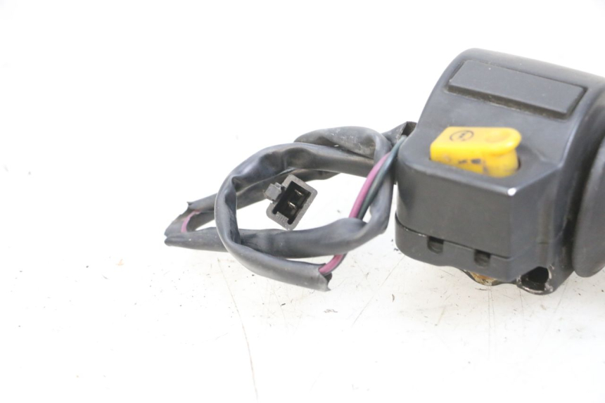 photo de COMANDO DIREITO PEUGEOT KISBEE 4T 50 (2010 - 2017) - Zoom do estado de desgaste