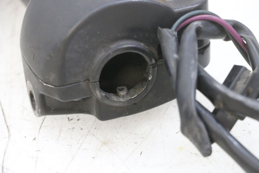 photo de COMANDO DIREITO PEUGEOT KISBEE 4T 50 (2010 - 2017) - Outro ângulo de visão