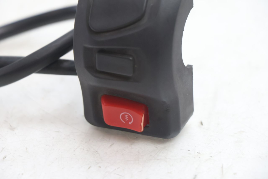 photo de COMANDO DIREITO PEUGEOT KISBEE 4T 50 (2018 - 2022) - Detalhe da peça