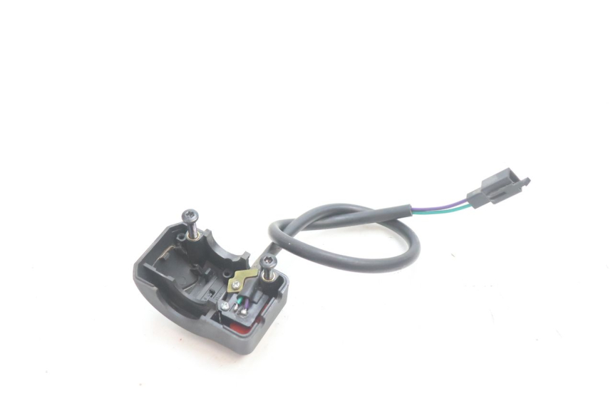 photo de COMANDO DIREITO PEUGEOT KISBEE 4T 50 (2018 - 2022) - Outro ângulo de visão