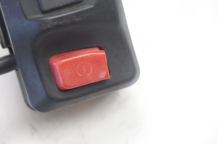 photo de COMANDO DIREITO PEUGEOT KISBEE 4T 50 (2018 - 2022) - Zoom do estado de desgaste