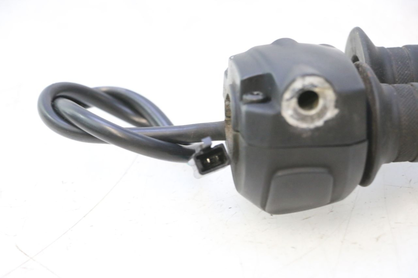 photo de COMUTADOR DIREITO PEUGEOT KISBEE 4T 50 (2023 - 2026) - Ampliação técnica