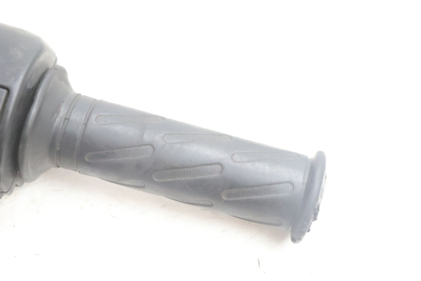 photo de COMANDO DIREITO PEUGEOT KISBEE 4T 50 (2010 - 2017) - Zoom do estado de desgaste