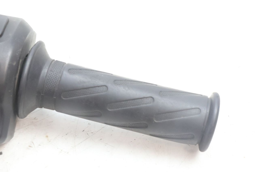 photo de COMANDO DIREITO PEUGEOT KISBEE 4T 50 (2010 - 2017) - Outro ângulo de visão