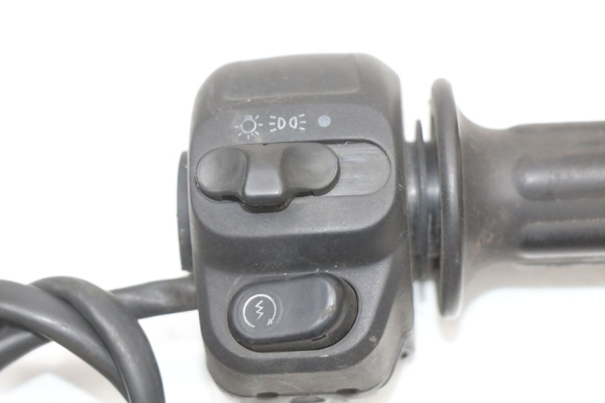photo de COMANDO DIREITO RENAULT KOURANOS 125 (2001 - 2004) - Detalhe da peça