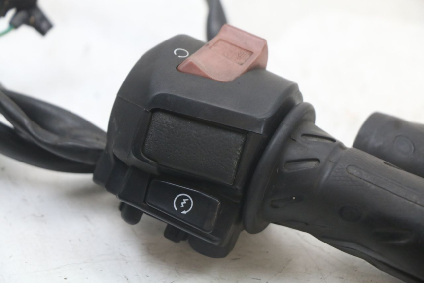 photo de COMANDO DIREITO KYMCO X-TOWN XTOWN 125 (2016 - 2021) - Detalhe da peça