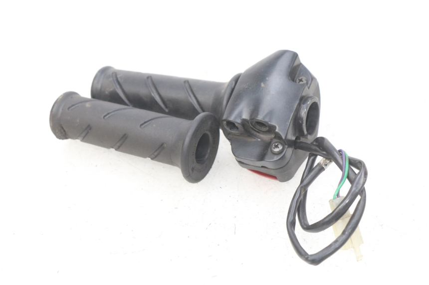 photo de COMANDO DIREITO PEUGEOT LUDIX 50 (2008 - 2017) - Zoom do estado de desgaste