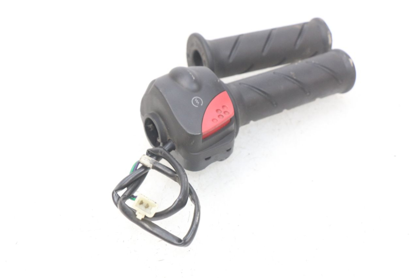 photo de COMANDO DIREITO PEUGEOT LUDIX 50 (2008 - 2017) - Ampliação técnica