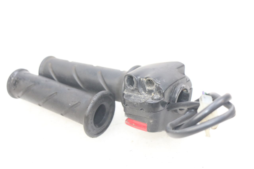 photo de COMANDO DIREITO PEUGEOT LUDIX 50 (2008 - 2017) - Zoom do estado de desgaste