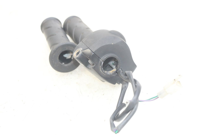 photo de COMANDO DIREITO PEUGEOT LUDIX 50 (2005 - 2007) - Outro ângulo de visão