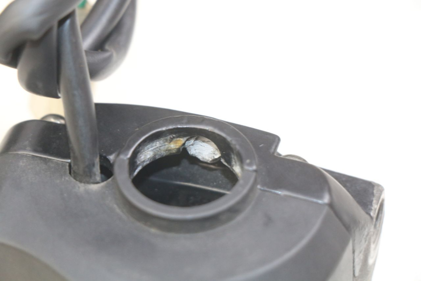 photo de COMANDO DIREITO PEUGEOT LUDIX 50 (2008 - 2017) - Zoom do estado de desgaste