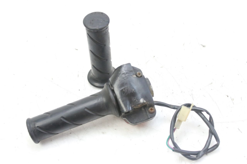 photo de COMANDO DIREITO PEUGEOT LUDIX 50 (2008 - 2017) - Detalhe da peça