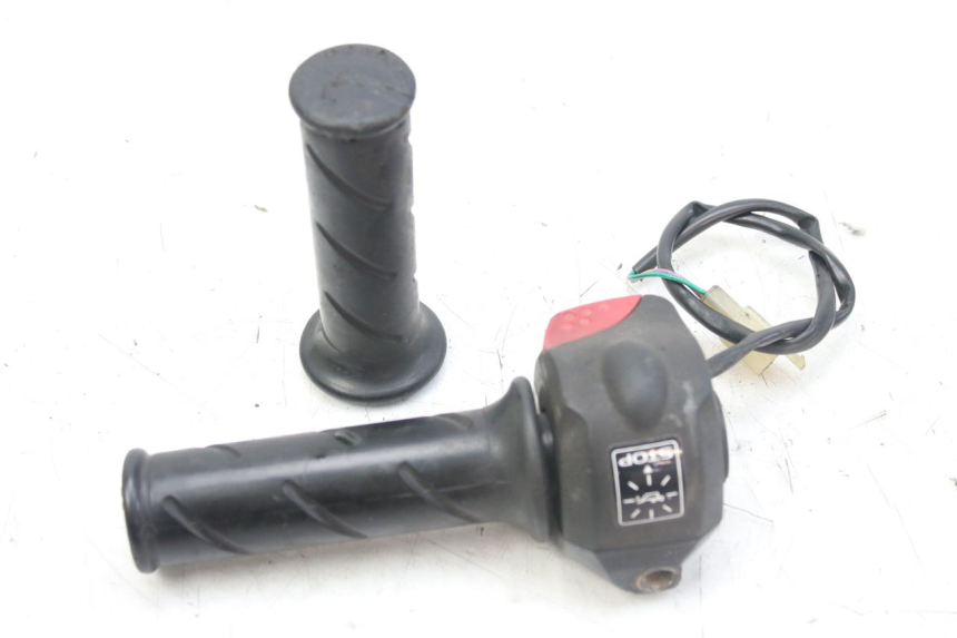 photo de COMANDO DIREITO PEUGEOT LUDIX 50 (2008 - 2017) - Outro ângulo de visão