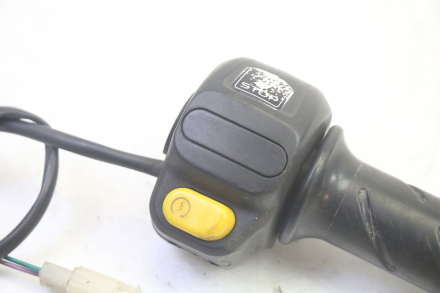 photo de COMANDO DIREITO PEUGEOT LUDIX 50 (2008 - 2017) - Detalhe da peça