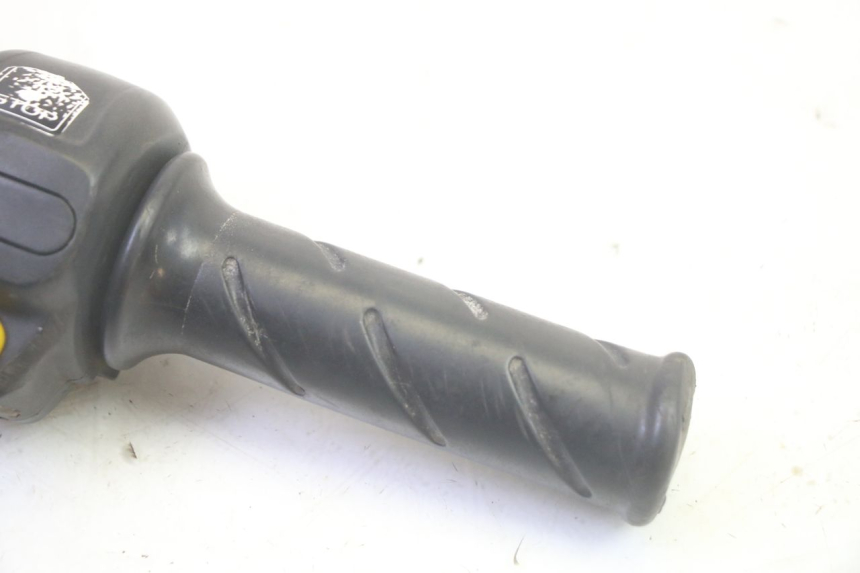 photo de COMANDO DIREITO PEUGEOT LUDIX 50 (2008 - 2017) - Zoom do estado de desgaste