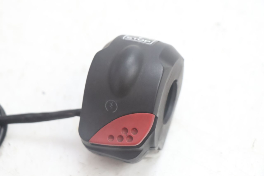 photo de COMANDO DIREITO PEUGEOT LUDIX 50 (2005 - 2007) - Detalhe da peça