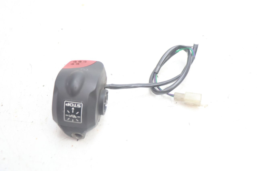 photo de COMANDO DIREITO PEUGEOT LUDIX 50 (2005 - 2007) - Zoom do estado de desgaste