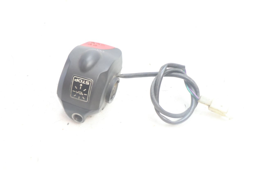 photo de COMUTADOR DIREITO PEUGEOT LUDIX PRO 2T 50 (2010 - 2017) - Zoom do estado de desgaste