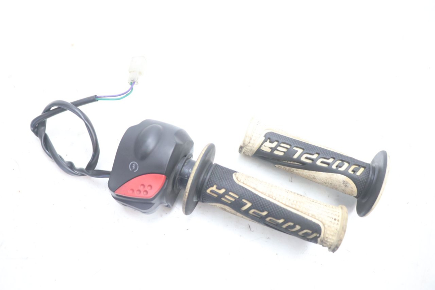 photo de COMANDO DIREITO PEUGEOT LUDIX SNAKE 2T 50 (2004 - 2014) - Vista principal