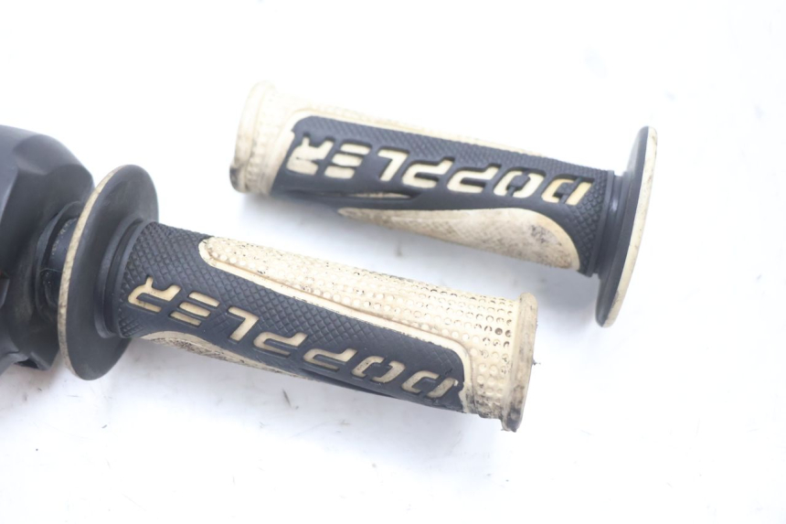 photo de COMANDO DIREITO PEUGEOT LUDIX SNAKE 2T 50 (2004 - 2014) - Zoom do estado de desgaste