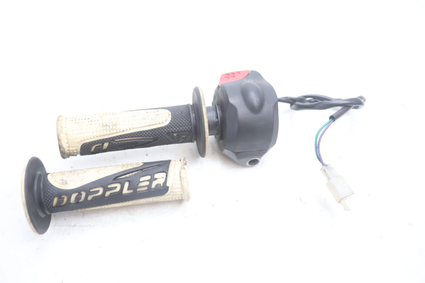 photo de COMANDO DIREITO PEUGEOT LUDIX SNAKE 2T 50 (2004 - 2014) - Outro ângulo de visão