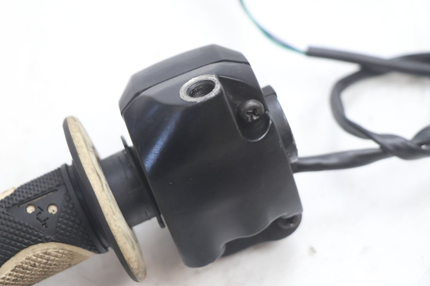 photo de COMANDO DIREITO PEUGEOT LUDIX SNAKE 2T 50 (2004 - 2014) - Peça verificada