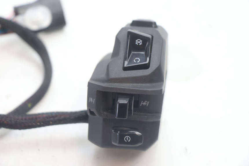 photo de COMUTADOR DIREITO PIAGGIO MP3 HPE 530 (2022 - 2026) - Detalhe da peça