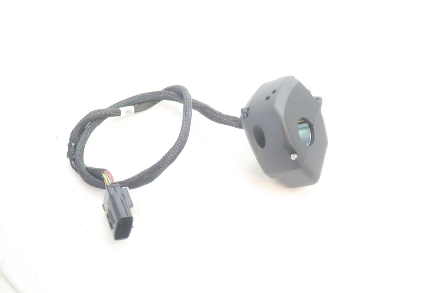 photo de COMUTADOR DIREITO PIAGGIO MP3 HPE 530 (2022 - 2026) - Outro ângulo de visão