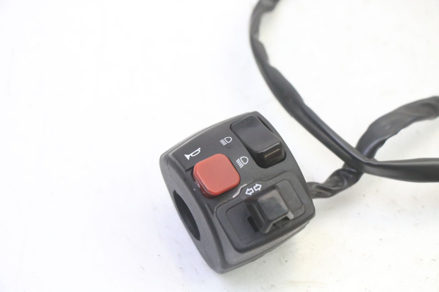 photo de COMANDO DIREITO RIEJU MRT 50 (2018 - 2021) - Zoom do estado de desgaste