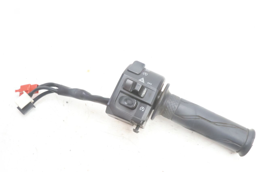 photo de COMUTADOR DIREITO YAMAHA N-MAX NMAX 125 (2021 - 2024) - Vista principal