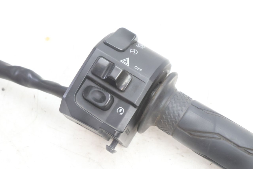 photo de COMUTADOR DIREITO YAMAHA N-MAX NMAX 125 (2021 - 2024) - Detalhe da peça