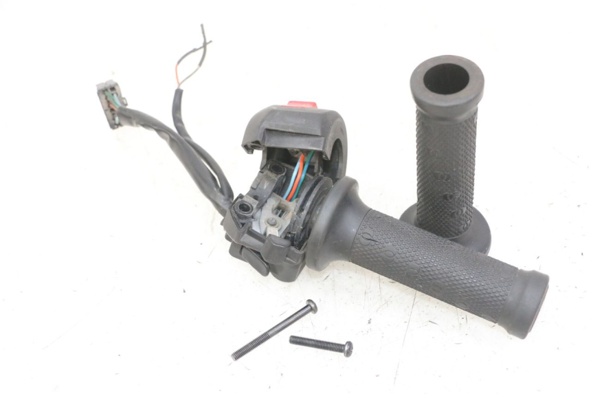 photo de COMANDO DIREITO GILERA NEXUS 125 (2009 - 2013) - Detalhes característicos