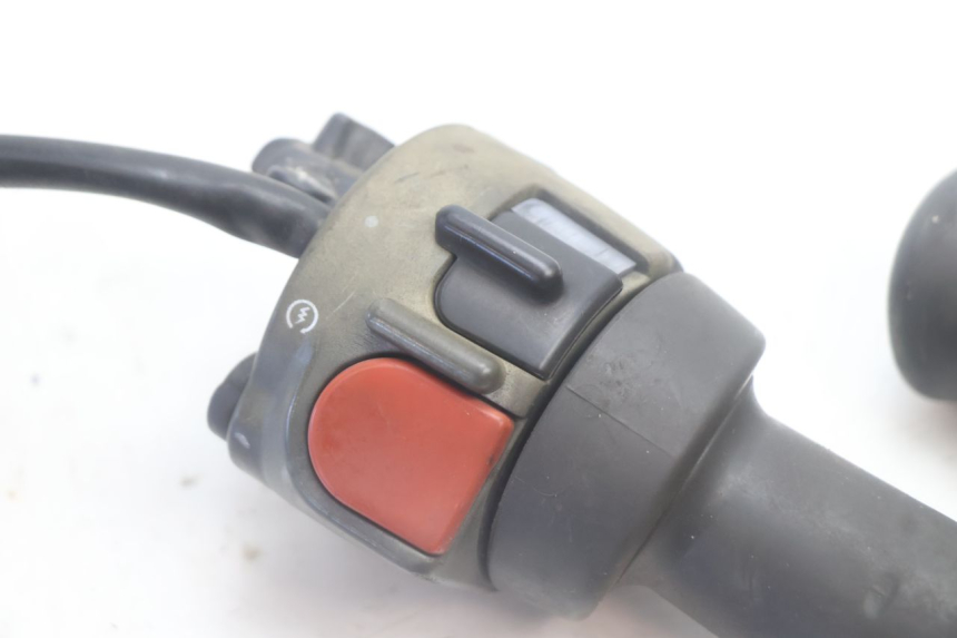 photo de COMUTADOR DIREITO MBK NITRO 50 (2004 - 2008) - Zoom do estado de desgaste