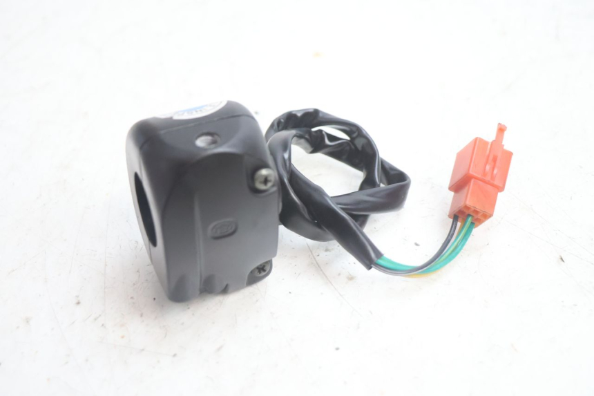 photo de COMUTADOR DIREITO JM MOTORS OLDIES 4T 50 (2020 - 2026) - Zoom do estado de desgaste