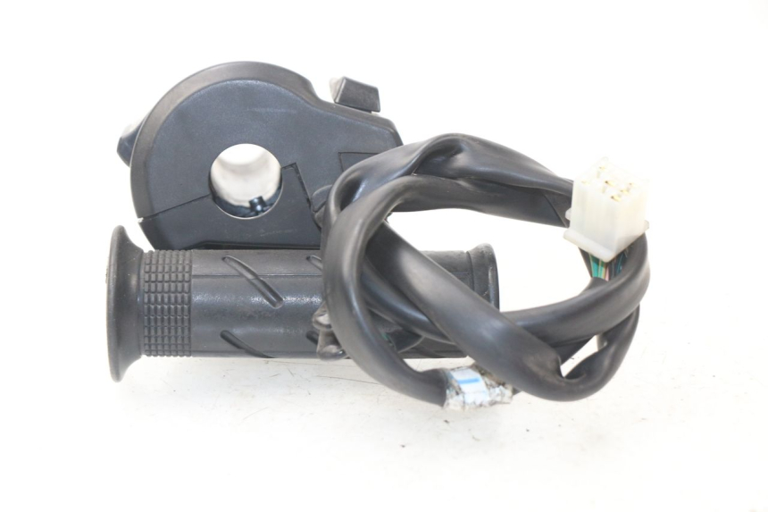 photo de COMANDO DIREITO HONDA PCX (JF47) 125 (2012 - 2013) - Zoom do estado de desgaste