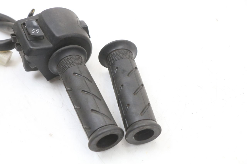 photo de COMANDO DIREITO HONDA PCX (JF47) 125 (2012 - 2013) - Estado da superfície