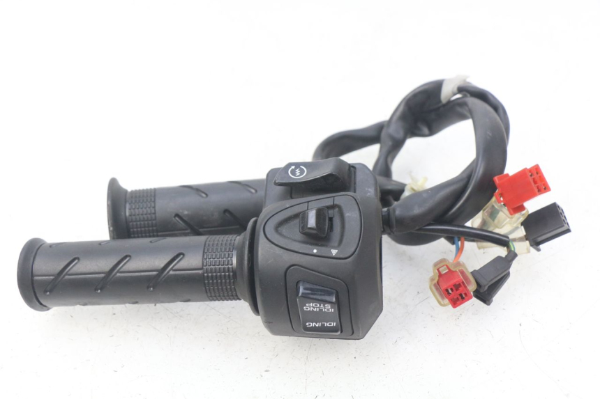 photo de COMANDO DIREITO HONDA PCX (JF57/JF64) 125 (2014 - 2018) - Outro ângulo de visão