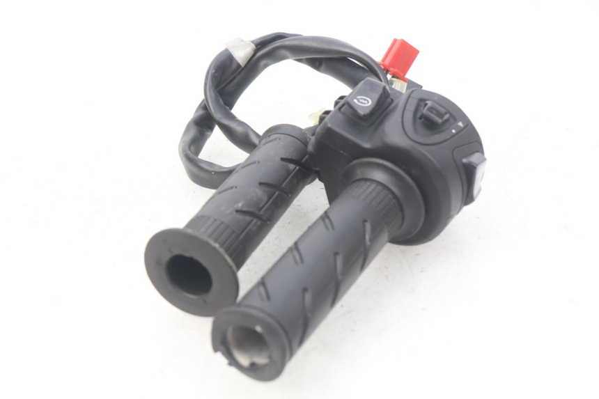 photo de COMANDO DIREITO HONDA PCX (JF57/JF64) 125 (2014 - 2018) - Ampliação técnica