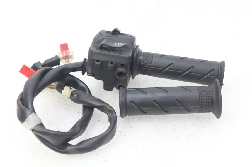 photo de COMANDO DIREITO HONDA PCX (JF57/JF64) 125 (2014 - 2018) - Estado da superfície