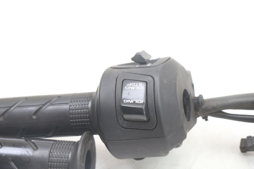 photo de COMANDO DIREITO HONDA PCX (JF57/JF64) 125 (2014 - 2018) - Ampliação técnica